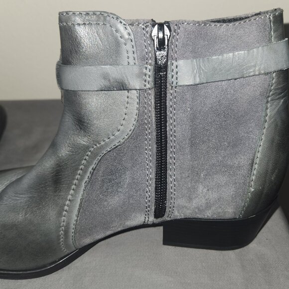 Grey Leather/Suede Pointed Toe Ankle Boots By Catherine Malandrino - Picture 6 of 10